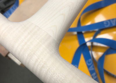 Fliessende und weiche Formen auch beim Mittelholm - ein zartes bildhauerisches Element - wie in der Natur