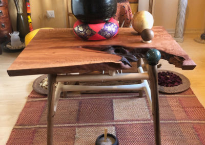 Three-Wood-Table aus Birnen-, Nuss- und Ahornholz