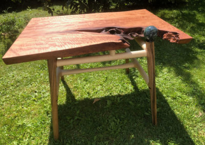 Fertiger Three-Wood-Table in der Natur, mit Moosachat und einer Wachsöloberfläche