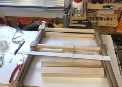 Gedrechselte Unterkonstruktion mit Dominoverbinder von Festool