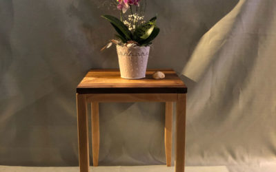 Beistelltisch aus Buchen- und Nussholz