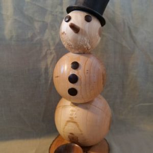 Gedrechselter Schneemann aus diversen Holzarten
