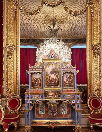 Porzellankabinett im Victoria-Salon des Königlichen Schlosses