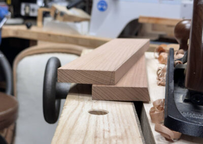 Angehobelte geneigte Längsfläche